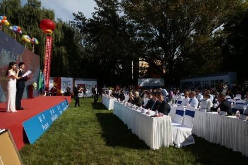 和平與夢(mèng)想的交響 夢(mèng)之藍(lán)·徐悲鴻文化藝術(shù)酒綻放第八屆和苑和平節(jié)